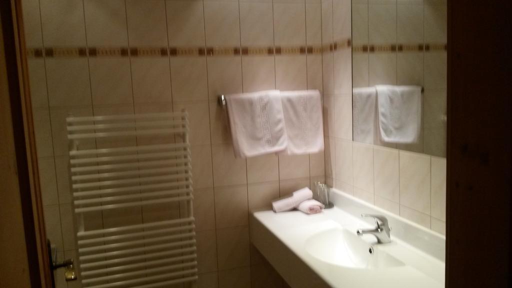 Gasthof Pension Traube Karres Quarto foto