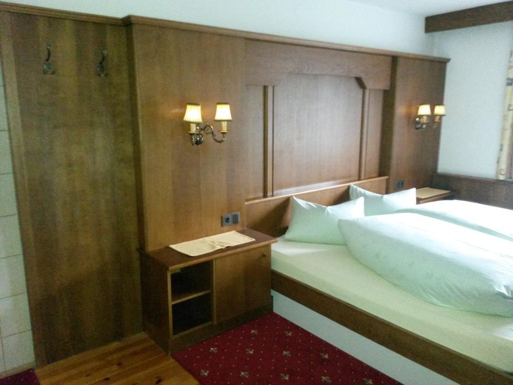 Gasthof Pension Traube Karres Quarto foto