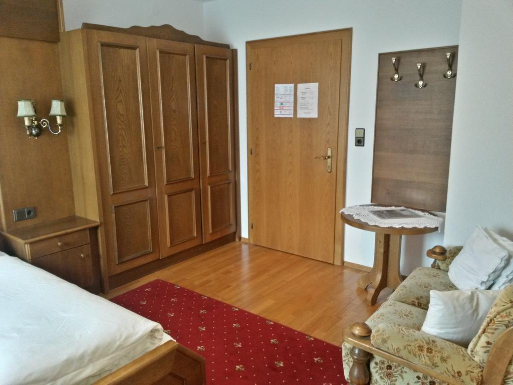Gasthof Pension Traube Karres Quarto foto