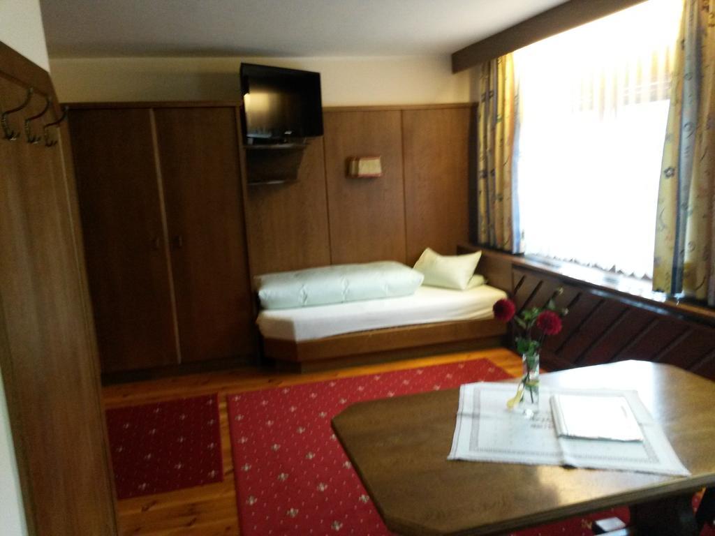 Gasthof Pension Traube Karres Quarto foto