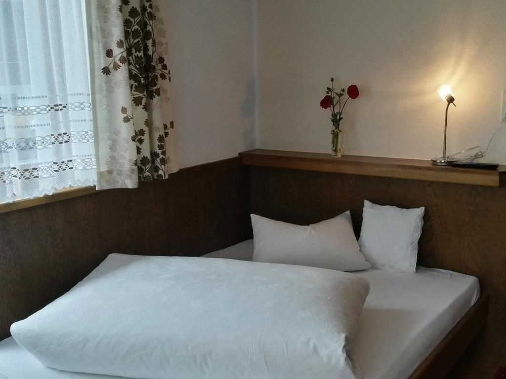 Gasthof Pension Traube Karres Quarto foto