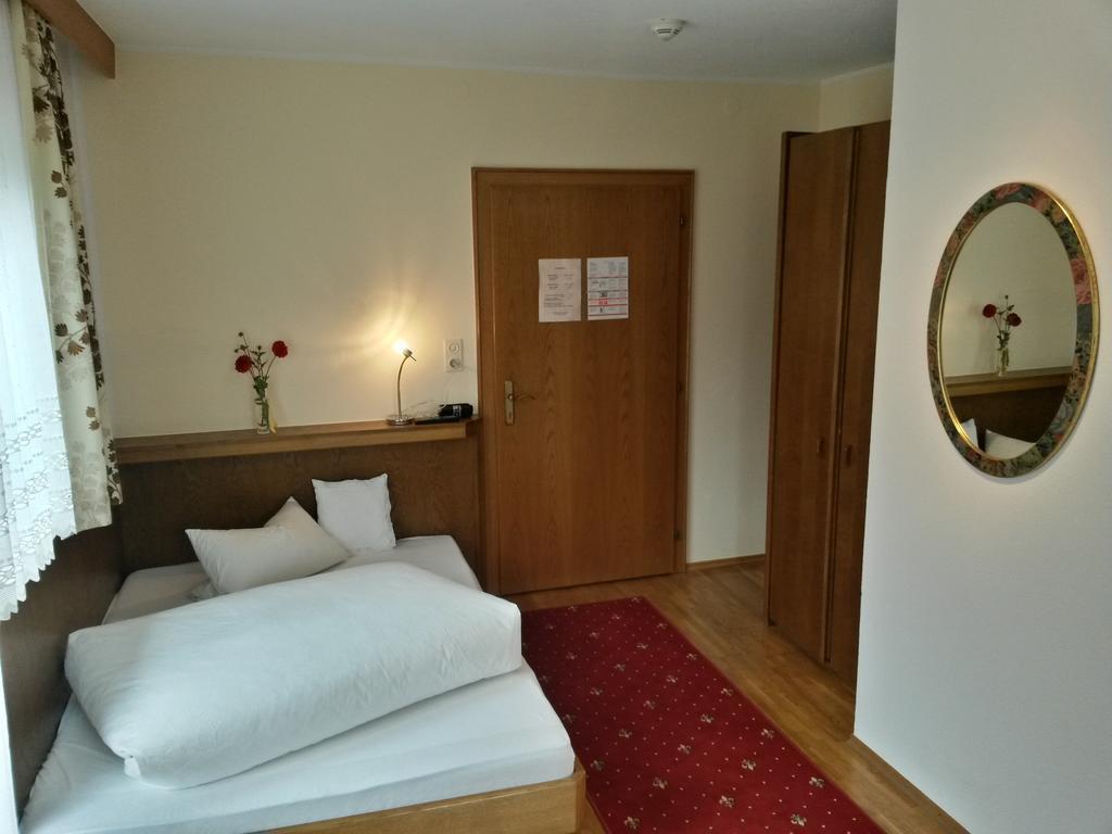 Gasthof Pension Traube Karres Quarto foto