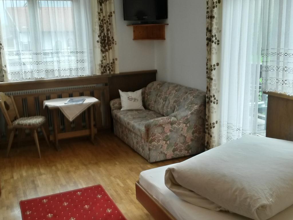 Gasthof Pension Traube Karres Quarto foto
