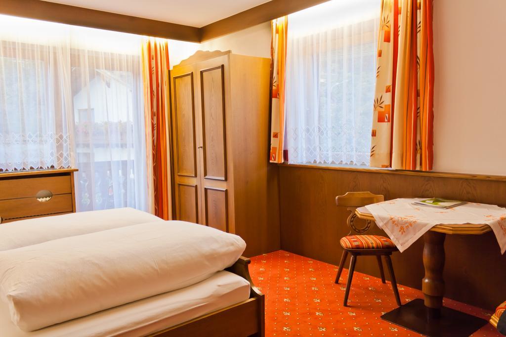 Gasthof Pension Traube Karres Quarto foto