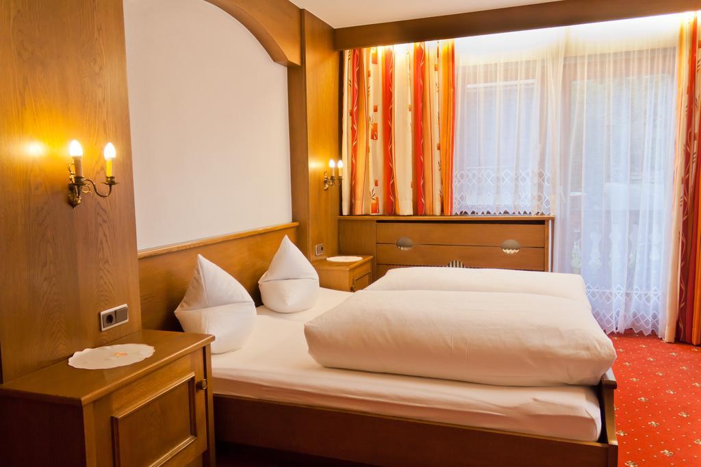 Gasthof Pension Traube Karres Quarto foto