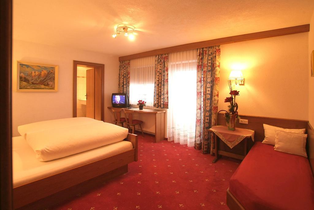 Gasthof Pension Traube Karres Quarto foto