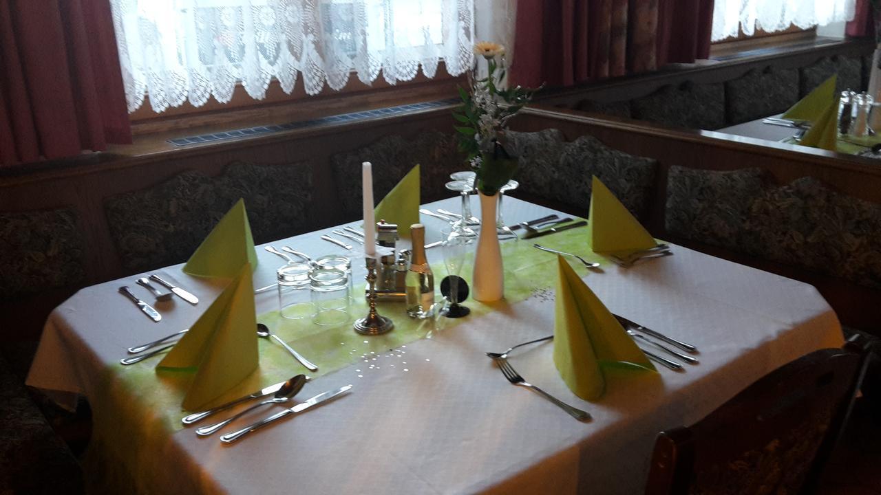 Gasthof Pension Traube Karres Exterior foto