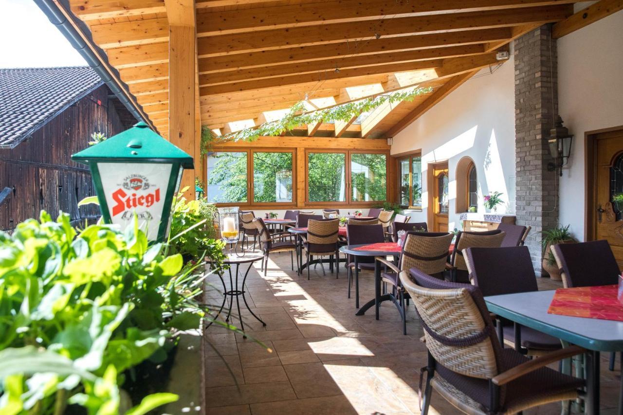 Gasthof Pension Traube Karres Exterior foto