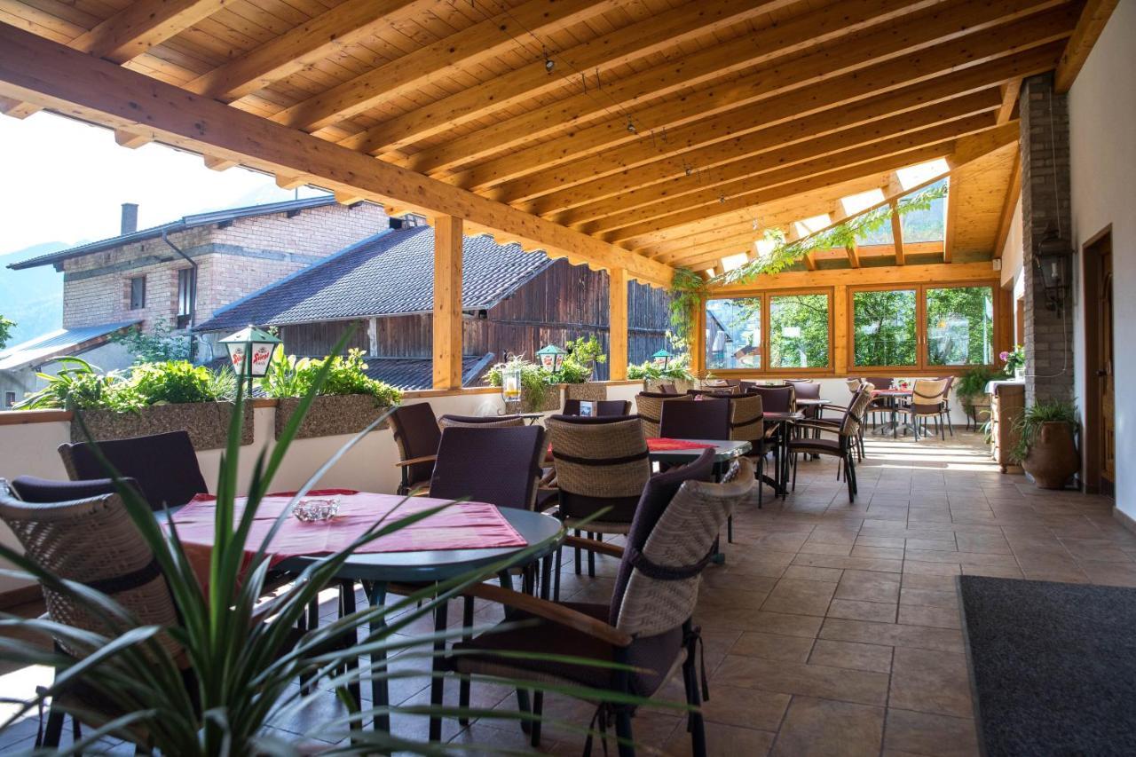 Gasthof Pension Traube Karres Exterior foto